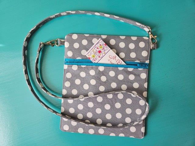 Small Sling Bag Sewing Tutorial / Sling Bag Pattern / Sling Bag Sewing Pattern / Crossbody Bag Purse Sewing Pattern / DIY Small Sling Bag