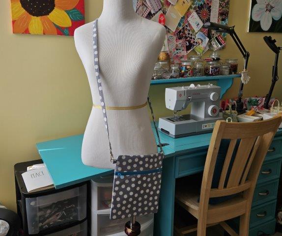 Small Sling Bag Sewing Tutorial / Sling Bag Pattern / Sling Bag Sewing Pattern / Crossbody Bag Purse Sewing Pattern / DIY Small Sling Bag