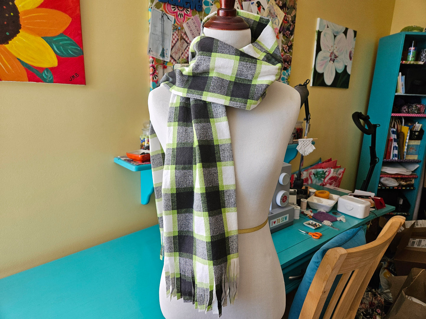 Flannel Scarf with Fringe Sewing Tutorial / DIY Flannel Scarf / Flannel Scarf with Fringe Sewing Pattern / Scarf Pattern / Sewing Printable