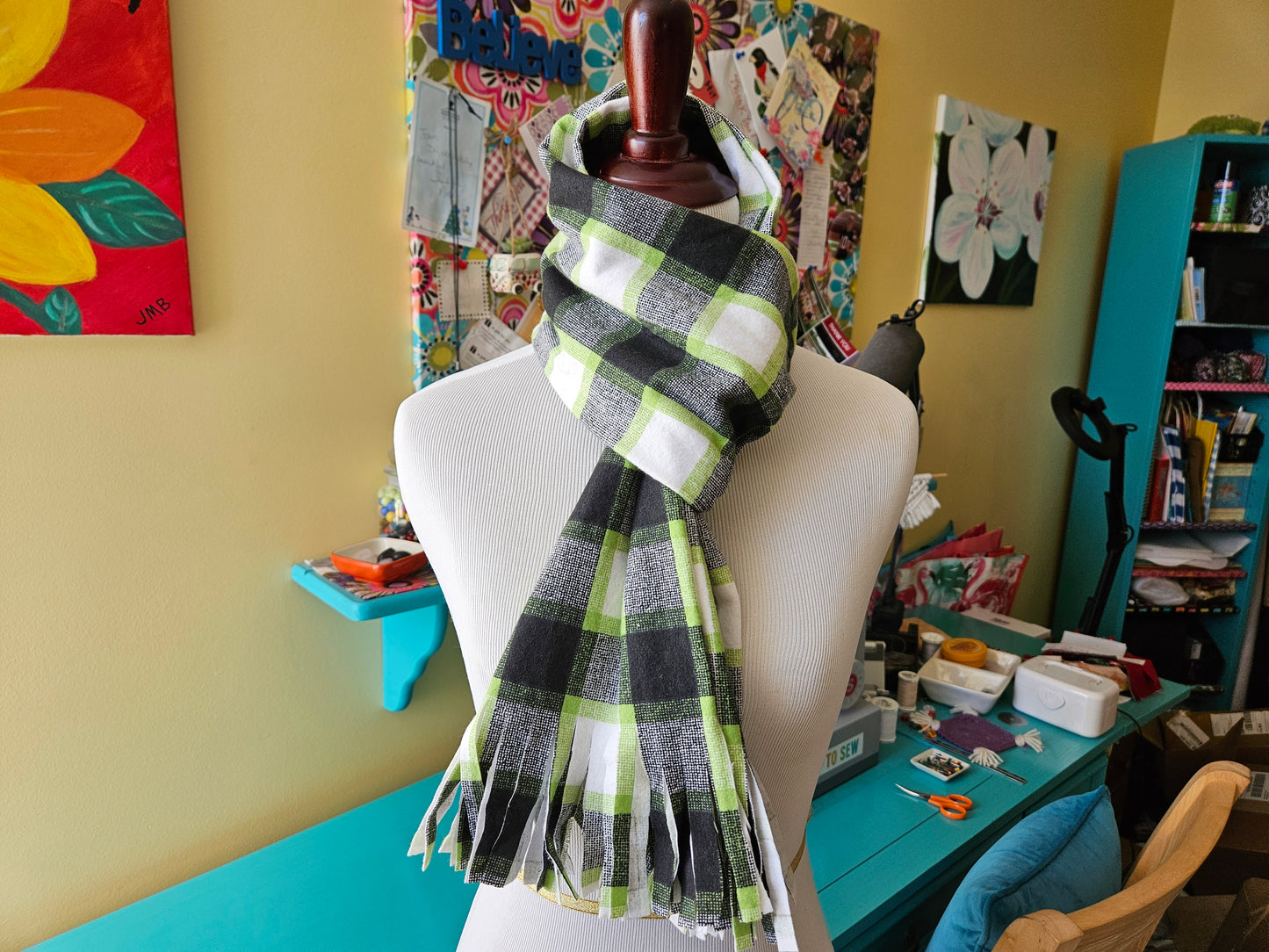 Flannel Scarf with Fringe Sewing Tutorial / DIY Flannel Scarf / Flannel Scarf with Fringe Sewing Pattern / Scarf Pattern / Sewing Printable