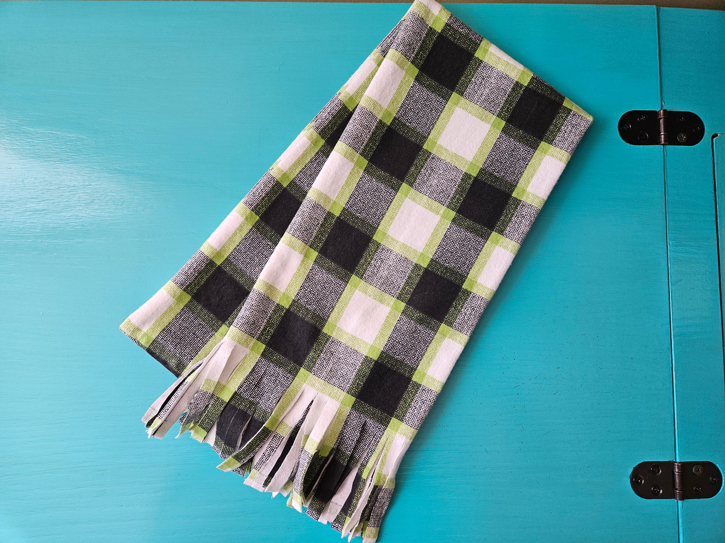 Flannel Scarf with Fringe Sewing Tutorial / DIY Flannel Scarf / Flannel Scarf with Fringe Sewing Pattern / Scarf Pattern / Sewing Printable