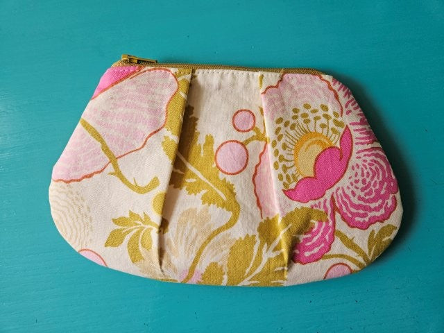 Pleated Zipper Pouch Sewing Tutorial / Pleated Pouch Sewing Pattern / DIY Pleated Zipper Pouch / Zipper Pouch Pattern / PDF Download