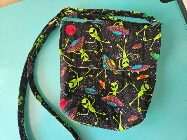 Quilted Messenger Bag Sewing Pattern: Crossbody Sling Tutorial (PDF)