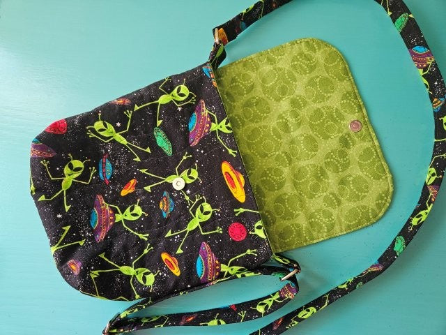 Quilted Messenger Bag Sewing Pattern: Crossbody Sling Tutorial (PDF)