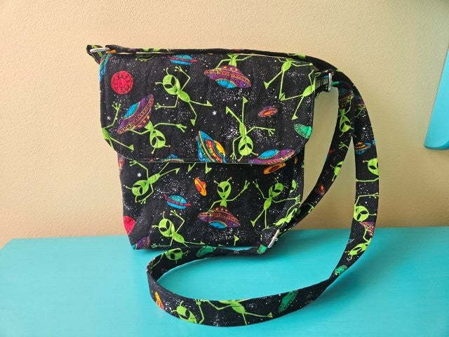 Quilted Messenger Bag Sewing Pattern: Crossbody Sling Tutorial (PDF)